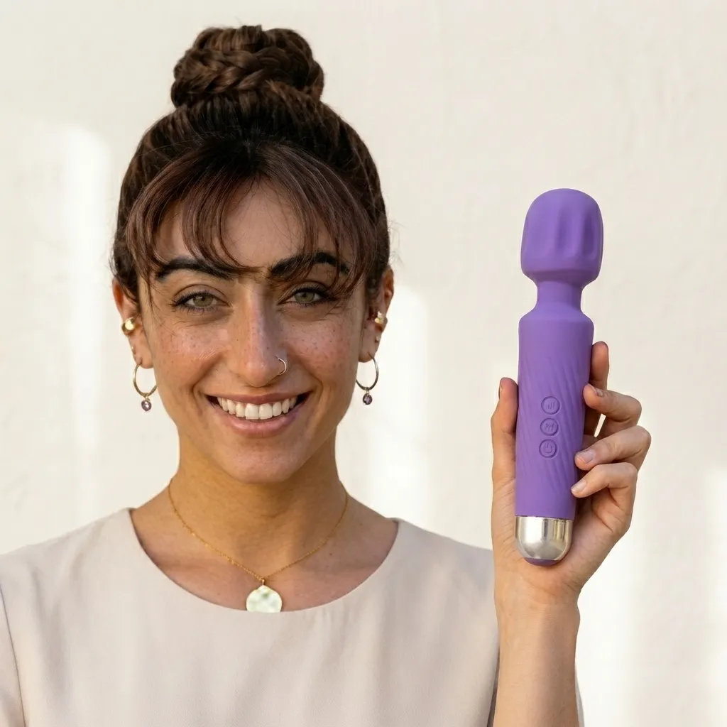 Varita Batuta sobre una superficie clara junto a su cable de carga